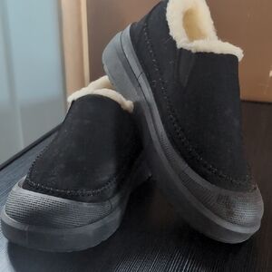 Sporto Black Loafers with Cream Accents
